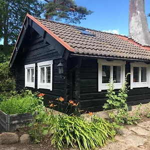 Rum i privatbostad Havsnära 1700-tals Timmerstuga